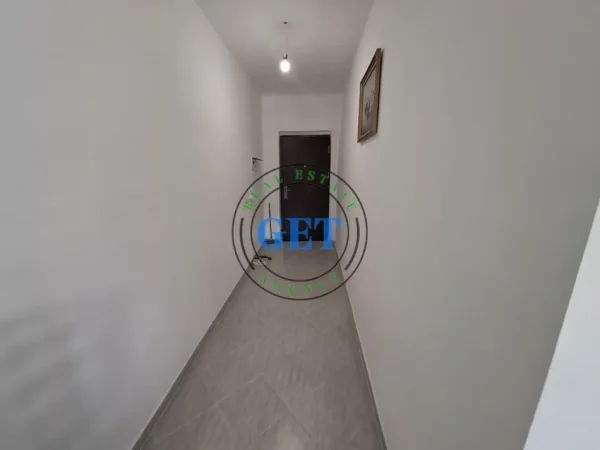 Durres, jepet me qera apartament 1+1 Kati 6, 74 m² 250 € (SHKEMBI I KAVAJES)