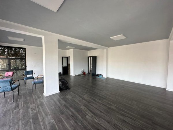 Tirane, jepet me qera zyre Kati 2, 107 m² 800 € (Rruga e Dibres)