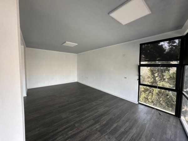 Tirane, jepet me qera zyre Kati 2, 107 m² 800 € (Rruga e Dibres)