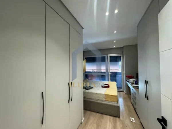 Tirane, jepet me qera apartament 3+1+Ballkon Kati 5, 112 m² 850 € (Kompleksi Panorama)