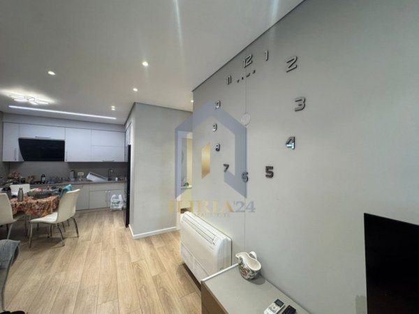 Tirane, jepet me qera apartament 3+1+Ballkon Kati 5, 112 m² 850 € (Kompleksi Panorama)
