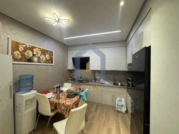 Tirane, jepet me qera apartament 3+1+Ballkon Kati 5, 112 m² 850 € (Kompleksi Panorama)