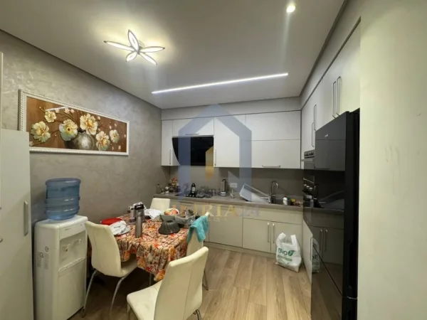 Tirane, jepet me qera apartament 3+1+Ballkon Kati 5, 112 m² 850 € (Kompleksi Panorama)