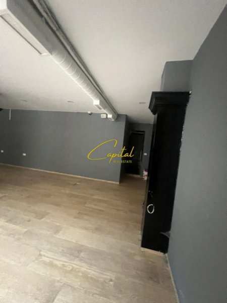 Tirane, jepet me qera ambjent biznesi Kati -1, 240 m² 950 € (PAZARI I RI)