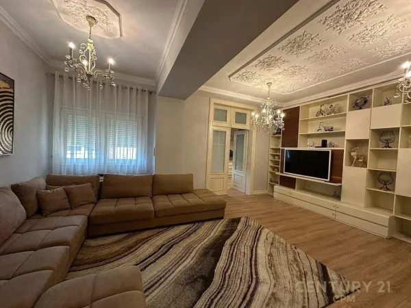 Tirane, jepet me qera apartament 2+1 Kati 8, 120 m² 1.000 € (PRANE KOMPLEKSIT DELIJORGJI)