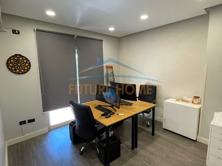 Tirane, jepet me qera ambjent biznesi Kati 4, 70 m² 700 € 