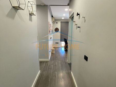 Tirane, jepet me qera ambjent biznesi Kati 4, 70 m² 700 € 