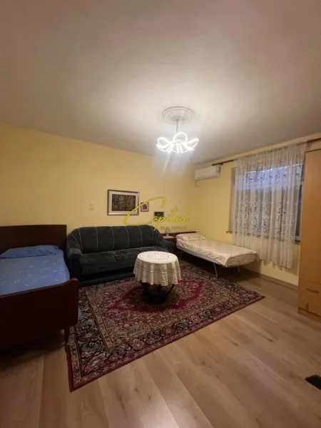 Tirane, jepet me qera apartament 2+1 Kati 1, 90 m² 600 € (RRUGA FORTUZI)