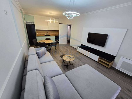 Tirane, jepet me qera apartament 2+1 Kati 5, 110 m² 650 € 