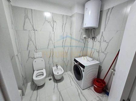 Tirane, jepet me qera apartament 2+1 Kati 5, 110 m² 650 € 