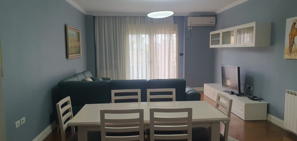Tirane, jepet me qera apartament 2+1 Kati 5, 110 m² 1.000 € (komuna e parisit)
