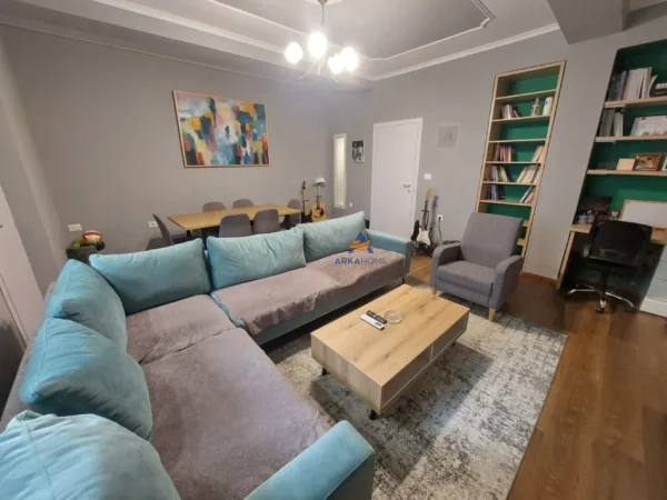 Tirane, jepet me qera Vile 5+1+Aneks+Ballkon Kati 3, 210 m² 450.000 € (SHKOLLA E BALETIT)