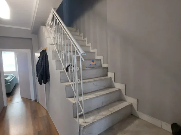 Tirane, jepet me qera Vile 5+1+Aneks+Ballkon Kati 3, 210 m² 450.000 € (SHKOLLA E BALETIT)