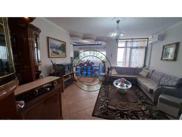 Durres, jepet me qera apartament 2+1 Kati 11, 100 m² 600 € 