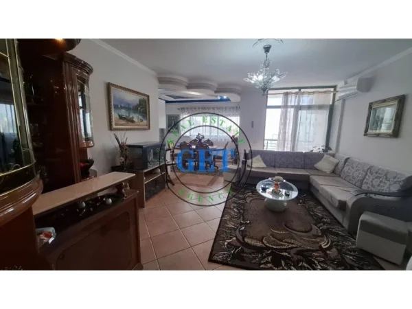 Durres, jepet me qera apartament 2+1 Kati 11, 100 m² 500 €