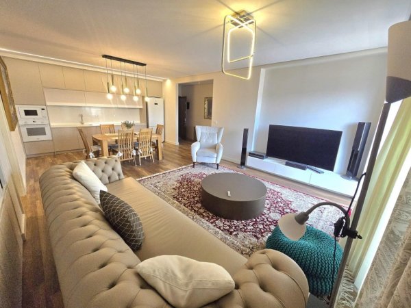 Tirane, shitet apartament 2+1 , 138 m² (blloku)