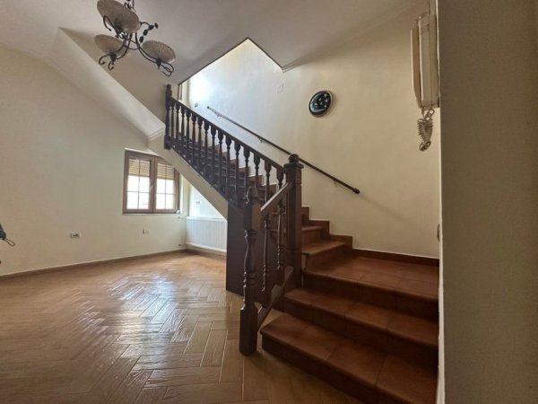 Tirane, jepet me qera apartament duplex 3+1+Ballkon Kati 3, 160 m² 1.000 € 