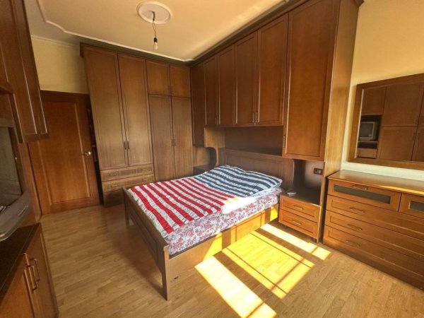 Tirane, jepet me qera apartament duplex 3+1+Ballkon Kati 3, 160 m² 1.000 € 