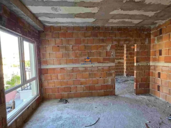 Tirane, shitet apartament 1+1+Ballkon Kati 5, 65 m² 105.000 € (RRUGA E DIBRES, PERBALLE QSUT, 1 MINUTE NGA SPITALI AMERIKAN 2)