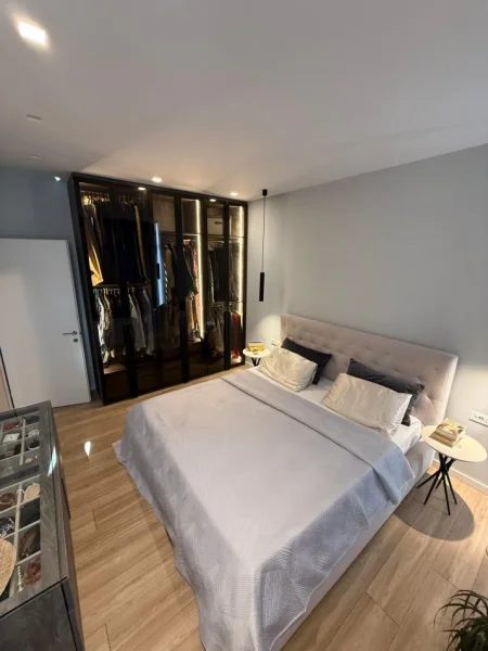 Tirane, jepet me qera apartament 2+1 Kati 7, 112 m² 1.100 € (kika 2)