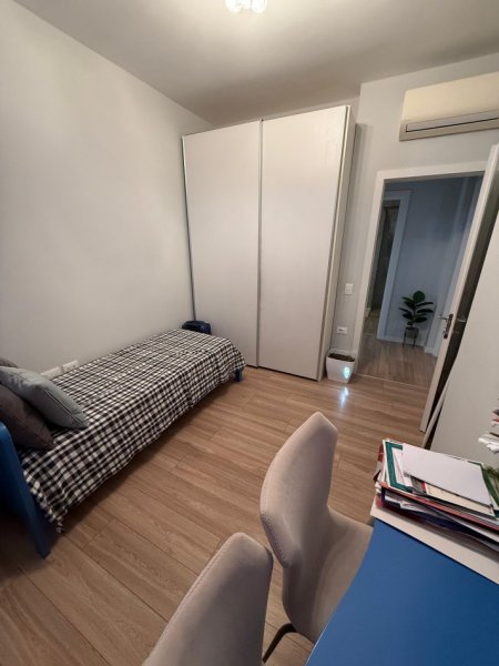 Tirane, jepet me qera apartament 2+1 Kati 7, 112 m² 1.100 € (kika 2)
