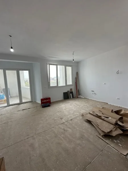 Tirane, jepet me qera apartament 2+1 Kati 2, 95 m² 600 € (RIVER REZIDENC)