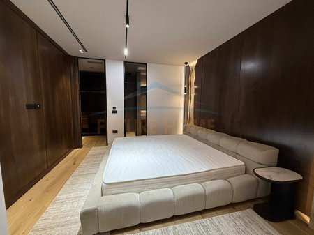Tirane, jepet me qera apartament 3+1 Kati 2, 197 m² 2.500 € 