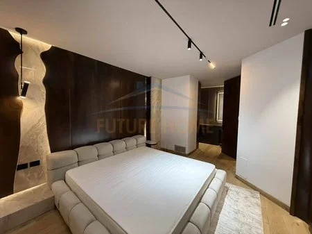 Tirane, jepet me qera apartament 3+1 Kati 2, 197 m² 2.500 € 
