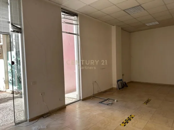 Tirane, jepet me qera ambjent biznesi Kati 0, 52 m² 550 € (Kompleksi Magnet)