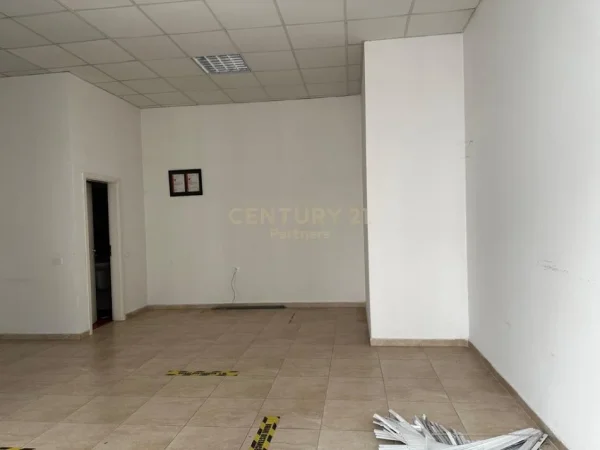 Tirane, jepet me qera ambjent biznesi Kati 0, 52 m² 550 € (Kompleksi Magnet)