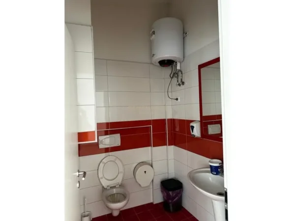 Tirane, jepet me qera ambjent biznesi Kati 0, 52 m² 550 € (Kompleksi Magnet)