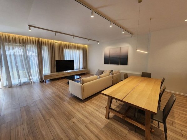 Tirane, shitet Vile 3 Katshe Kati 1, 355 m² 700.000 € 