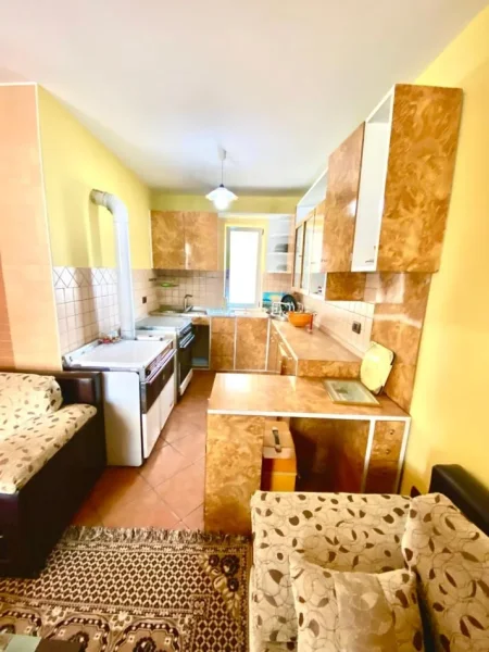 Tirane, shitet apartament 2+1 Kati 4, 130.000 €