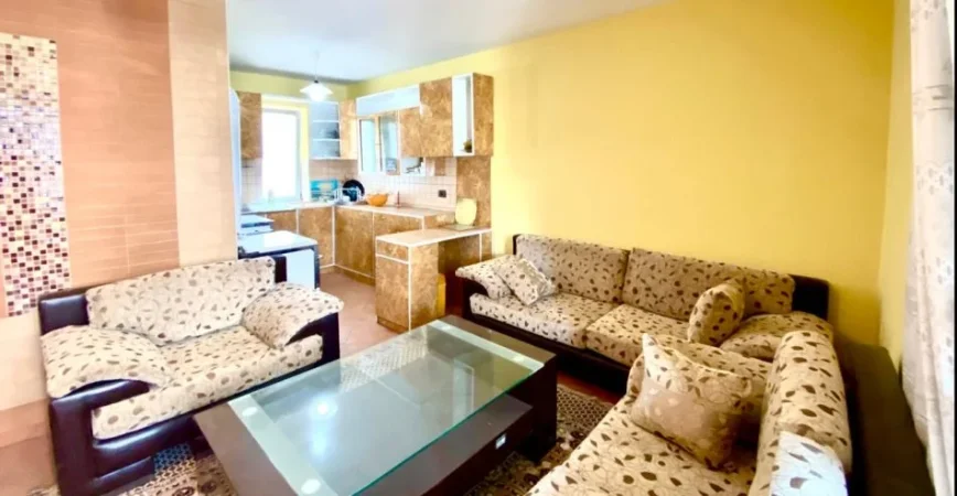 Tirane, shitet apartament 2+1 Kati 4, 130.000 €