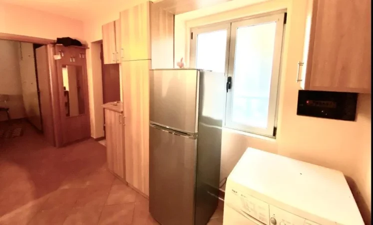 Tirane, shitet apartament 2+1 Kati 4, 130.000 €