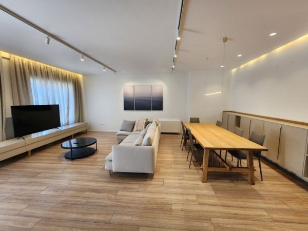 Tirane, shitet Vile 3 Katshe Kati 1, 355 m² 700.000 € 