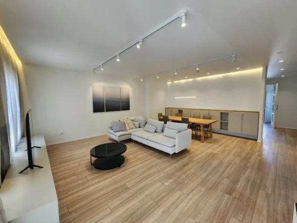 Tirane, shitet Vile 3 Katshe Kati 1, 355 m² 700.000 € 