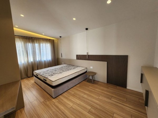 Tirane, shitet Vile 3 Katshe Kati 1, 355 m² 700.000 € 