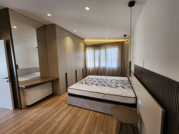 Tirane, shitet Vile 3 Katshe Kati 1, 355 m² 700.000 € 