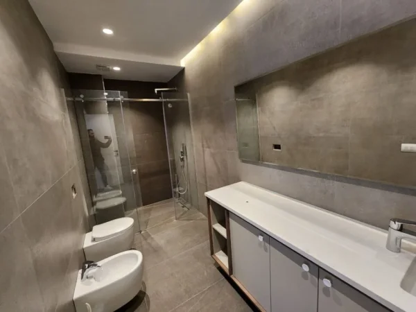 Tirane, shitet Vile 3 Katshe Kati 1, 355 m² 700.000 € 