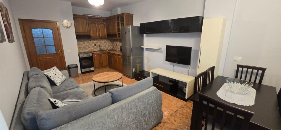 Tirane, jepet me qera apartament 1+1 Kati 7, 60 m² 500 € 