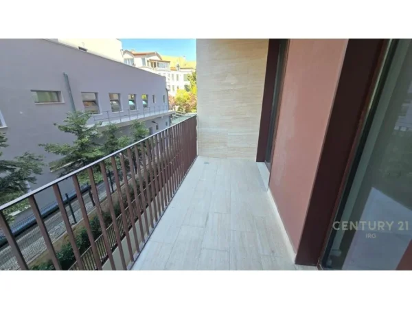 Tirane, jepet me qera zyre Kati 2, 105 m² 2.000 € (Kompleksi Altana, rruga e Kosovareve)