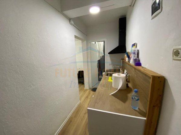 Tirane, jepet me qera garsonier Kati 0, 50 m² 400 € 