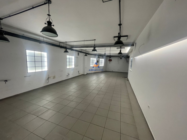 Tirane, jepet me qera ambjent biznesi Kati -1, 700 m² 5.000 € (KOMUNA E PARISIT)
