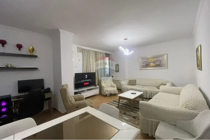 Tirane, shitet apartament 2+1+Ballkon , 235.000 € 