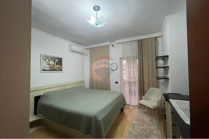 Tirane, shitet apartament 2+1+Ballkon , 235.000 € 