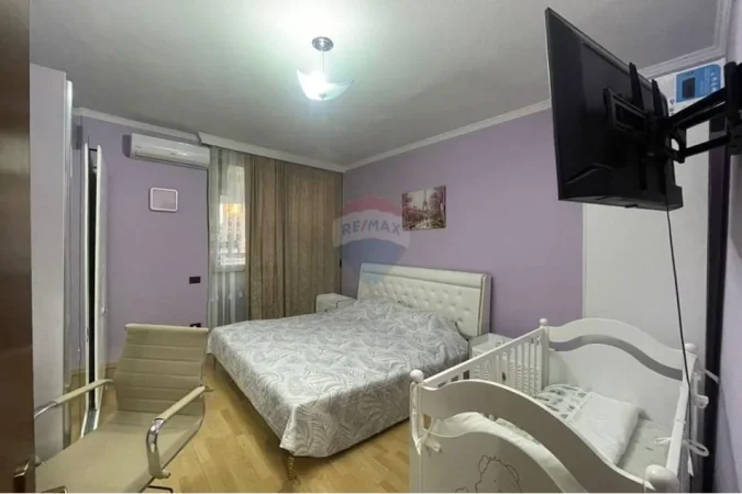Tirane, shitet apartament 2+1+Ballkon , 235.000 € 
