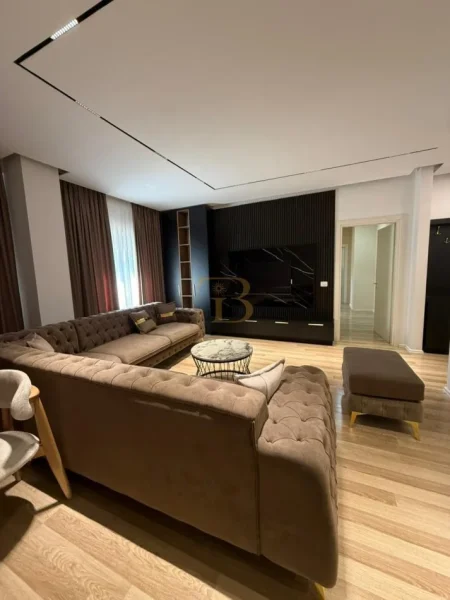 Tirane, jepet me qera apartament 1+1 Kati 4, 130 m² 1.200 € 