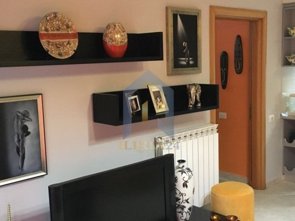 Tirane, jap me qera apartament 2+1+Ballkon Kati 5, 100 m² 700 € (Rruga e Elbasanit)