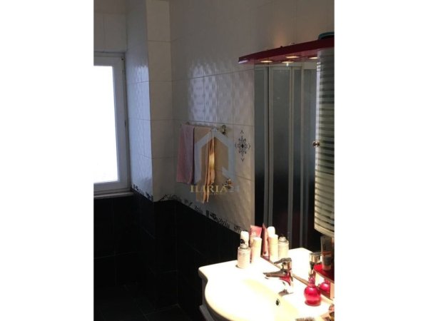Tirane, jap me qera apartament 2+1+Ballkon Kati 5, 100 m² 700 € (Rruga e Elbasanit)